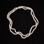 515732 Pearl necklace